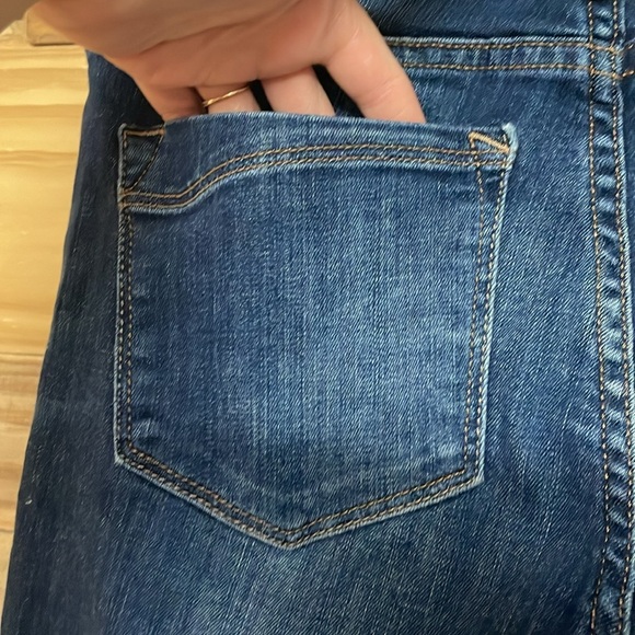 Express size 8R Medium Wash Mid-rise Jegging Super Stretch Distressed Jeans - Picture 9 of 12